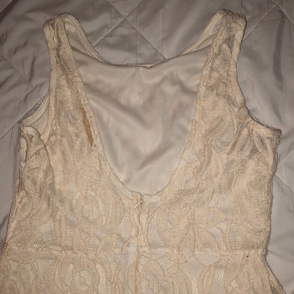 LACE CREAM SHORT DRESS - Picture 3 of 4